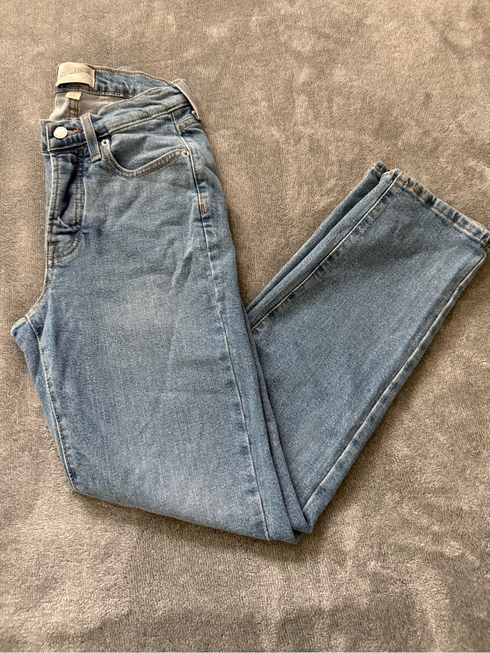 Universal Thread Classic Women's Mid Wash Blue Jeans size 4